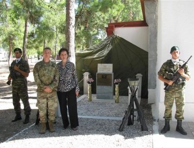 Η τελετή μνήμης για τον αντισυνταγματάρχη John Phillips – Σκοτώθηκε το 1955 στο Τατόι (φωτό)